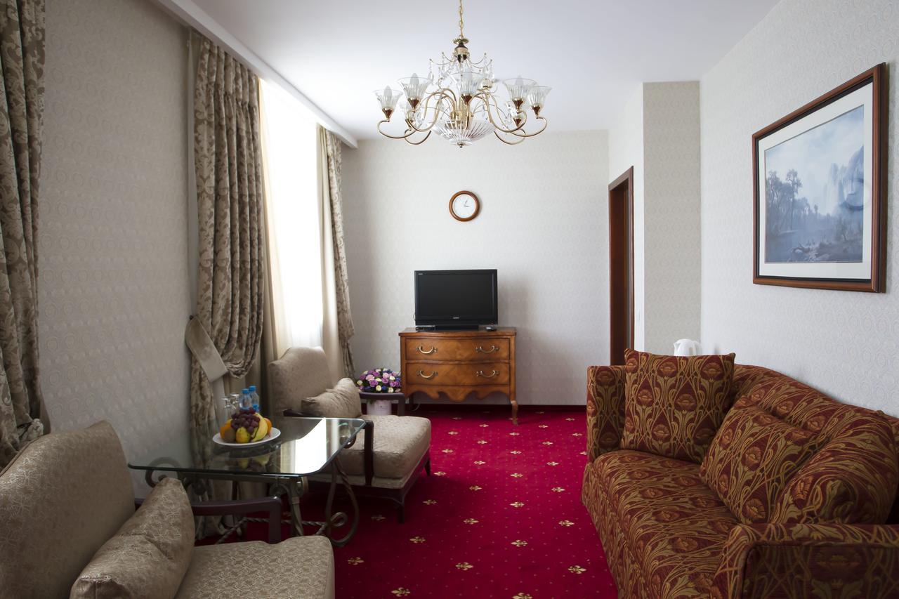 Atyrau Dastan Hotel Exterior foto